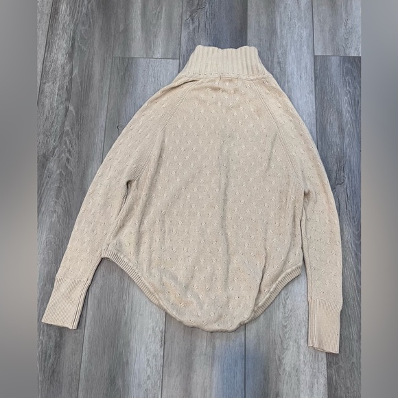 YOON Ivory Cable Knit Cropped Sweater - Picture 2 of 3